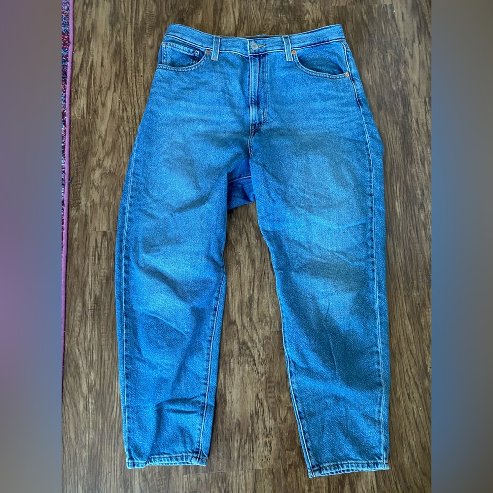 Levi’s high waisted mom jeans medium wash women’s size 31